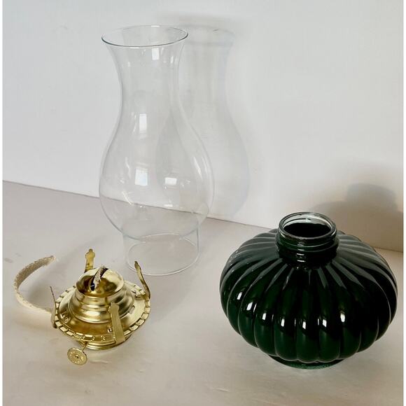 Vintage Lamplight Farms Clear Glass Hurricane Oil Lamp Green‎ Base-NEW - Picture 4 of 8